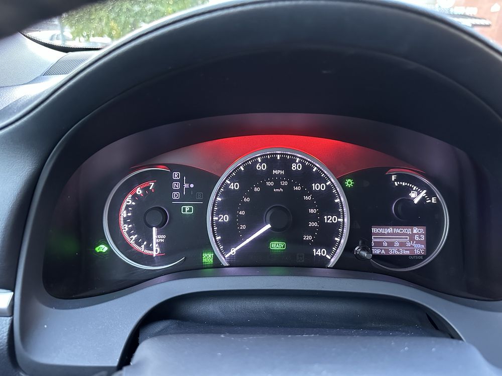 Lexus CT200h 2012 год