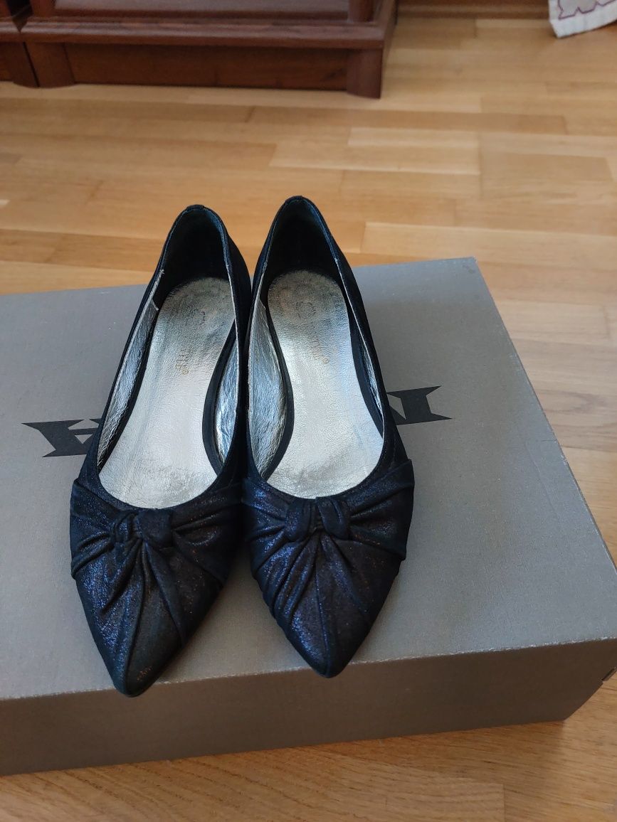 Жіночі туфельки 36р чорного кольору.