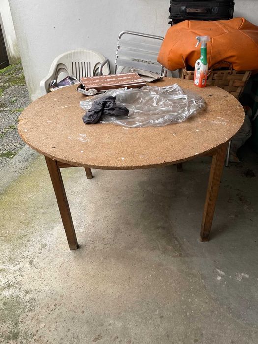 mesa redonda grande de madeira  urgente