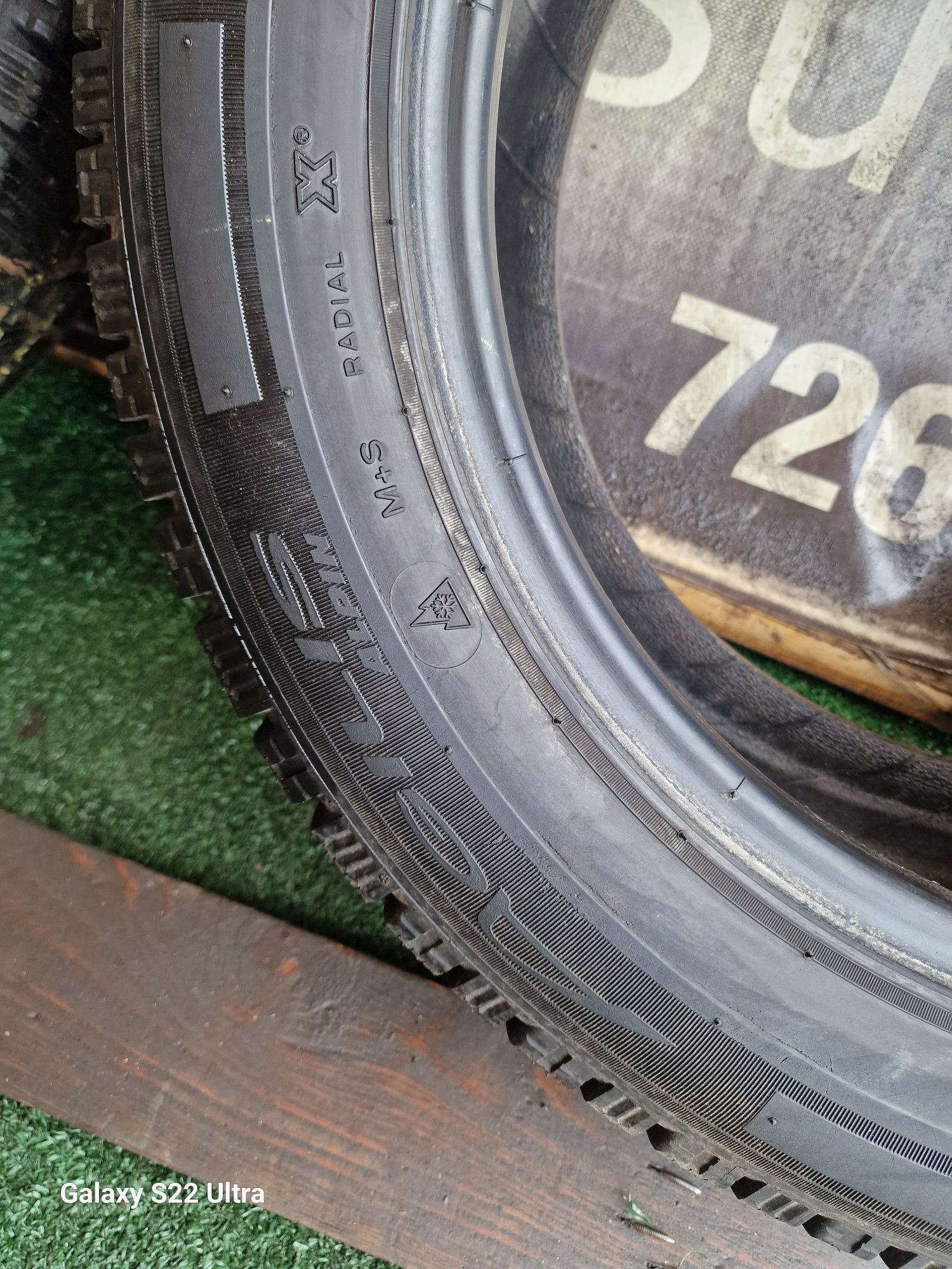 Opony zimowe 215/60/17C Michelin wzmacniane Para 9mm jak Nowe
