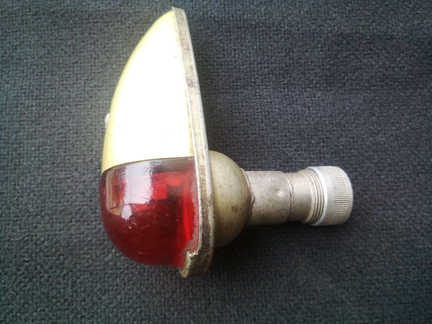 Авіаційний бортовий вогник Бано 64.