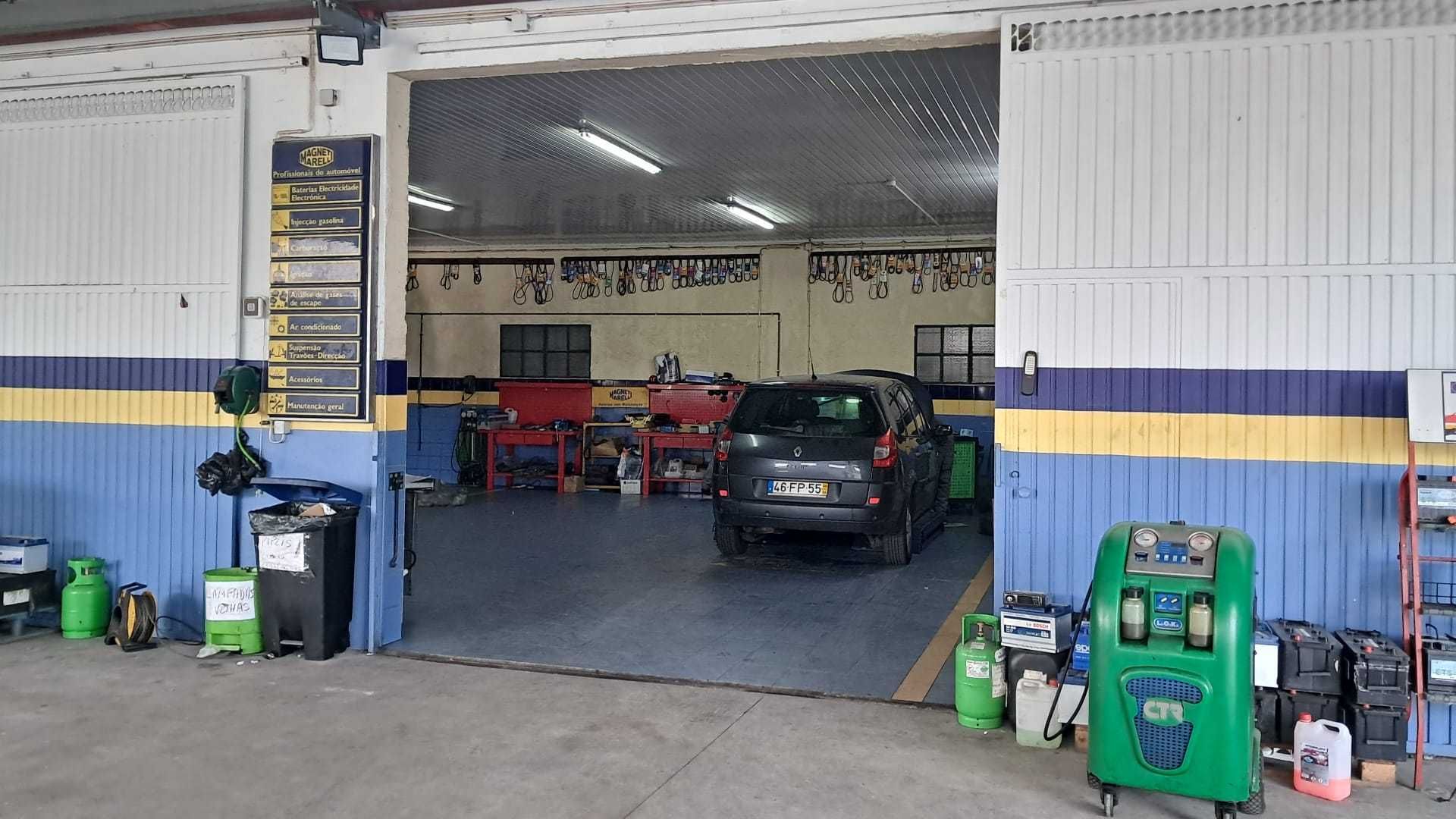 arrenda-se, vende-se, trespassa-se oficina de automóveis