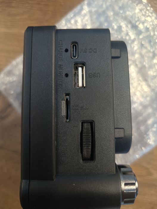 Głośnik bluetooth, odtwarzacz MP3, USB, Sd, radio FM AM, latarka LED