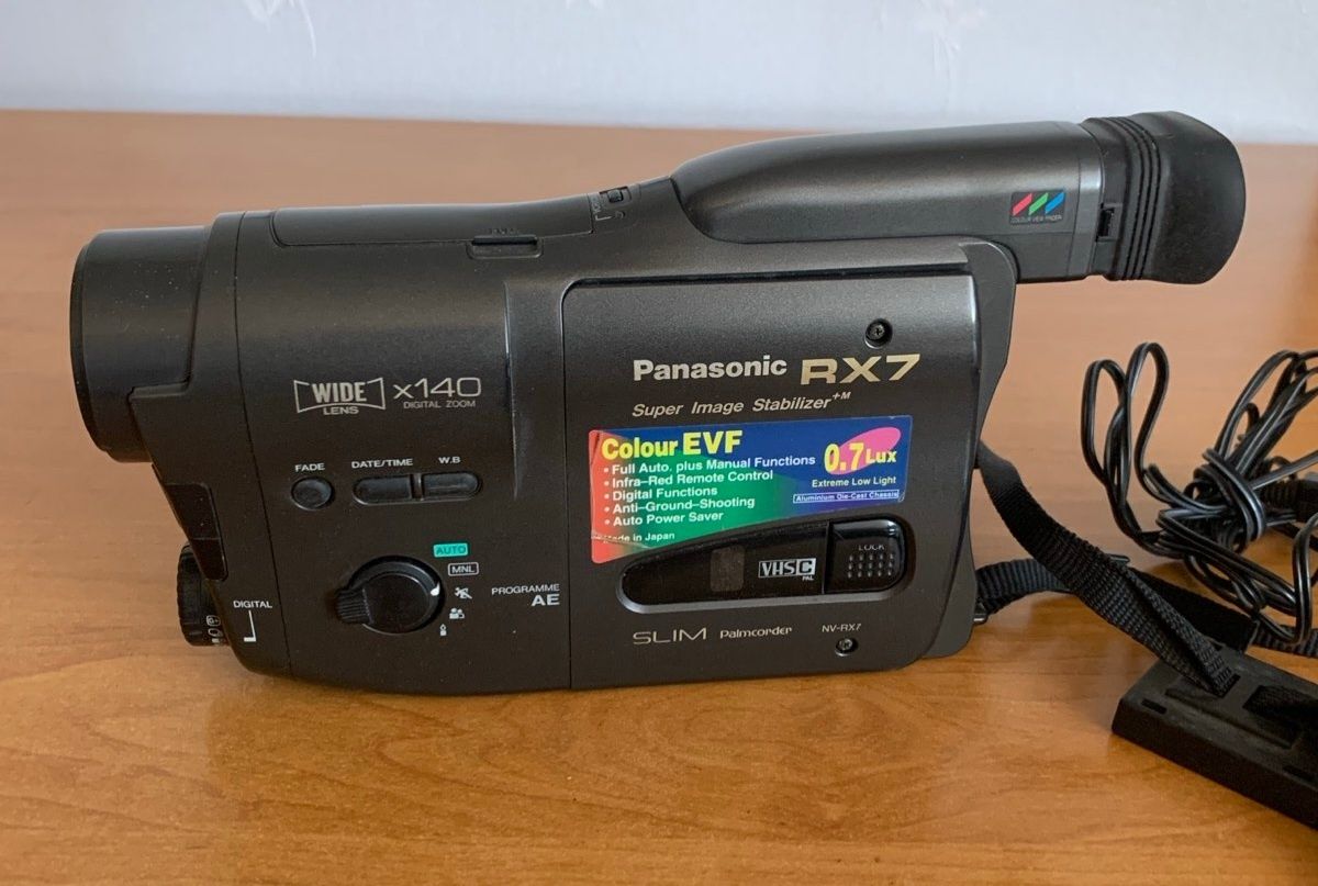 Відеокамера Panasonic RX7