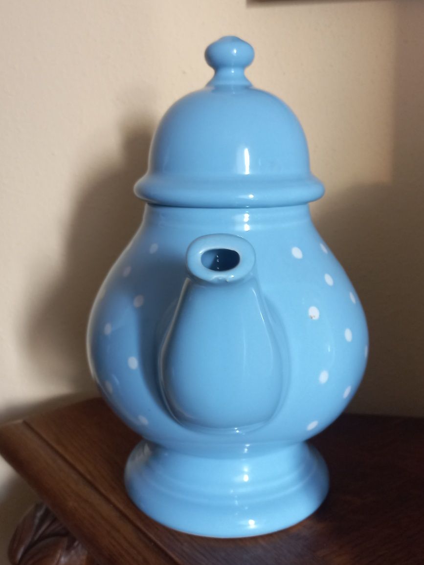 Elegancki błękitny ceramiczny dzbanek