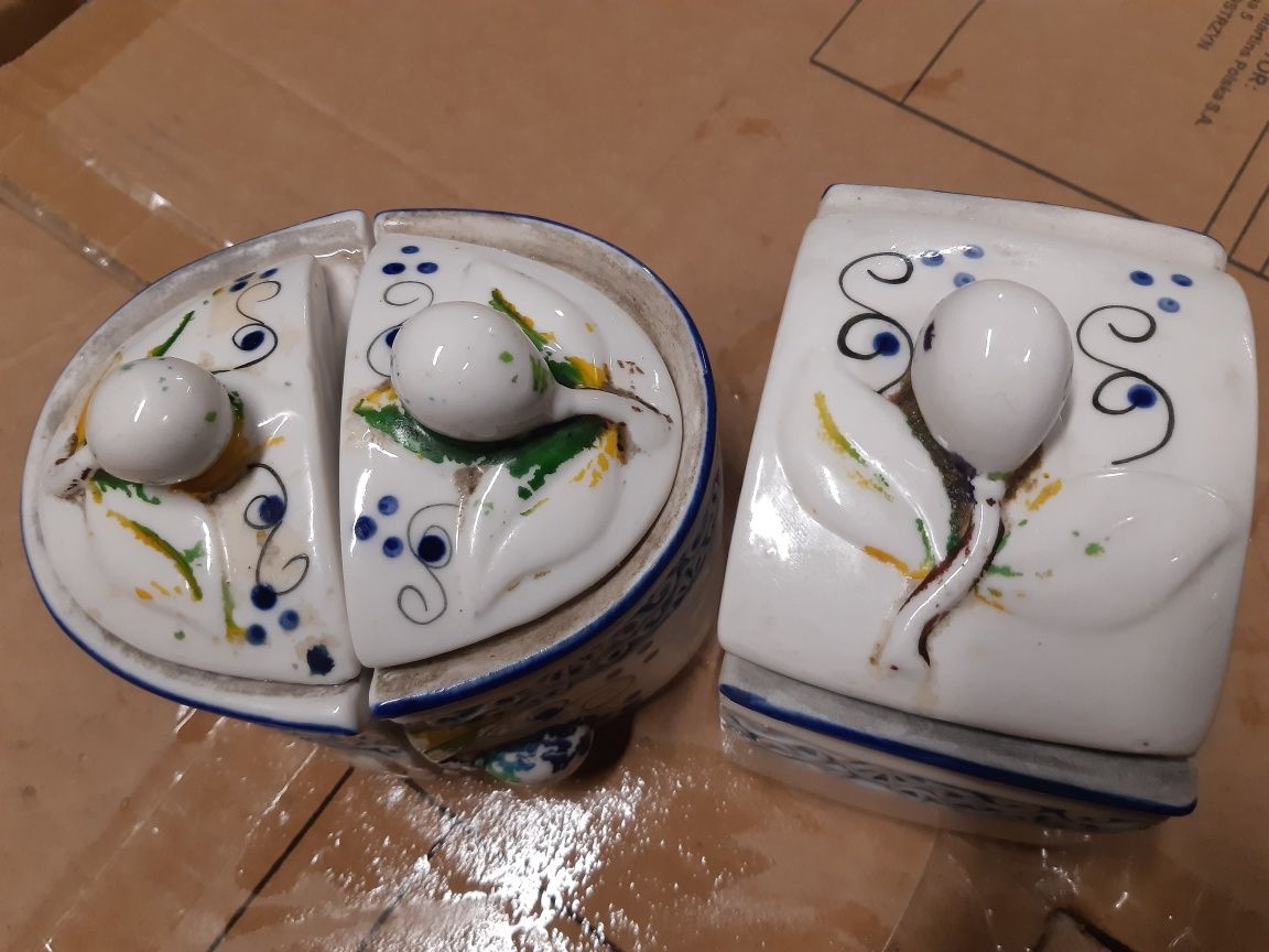 Pojemniki  porcelanowe na sól cukier   itp z Prl-u 3szt.