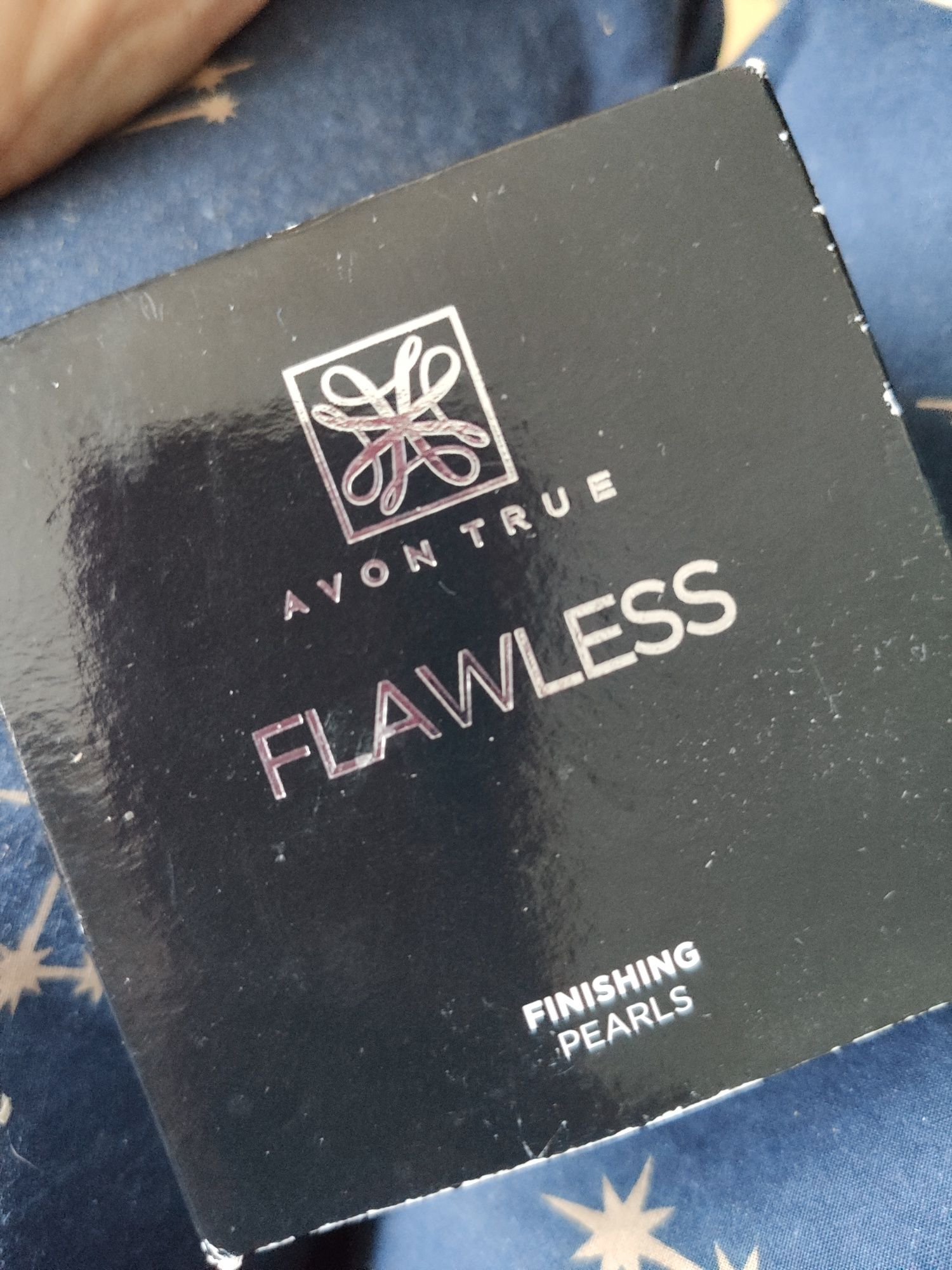 Avon perełki matujące do twarzy Light medium