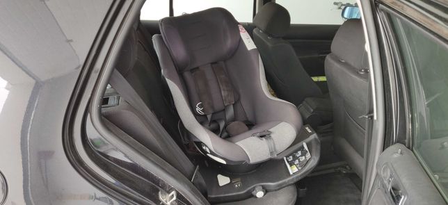 Cadeira para transporte de criança no automóvel