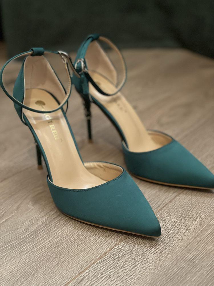Босоніжки сатинові аталсні туфлі 37 Zara