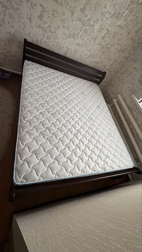 Продам кровать в гарному стані 160*200