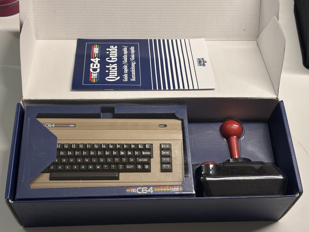 Commodore C64 The C64 Mini + ponad 2000 gier