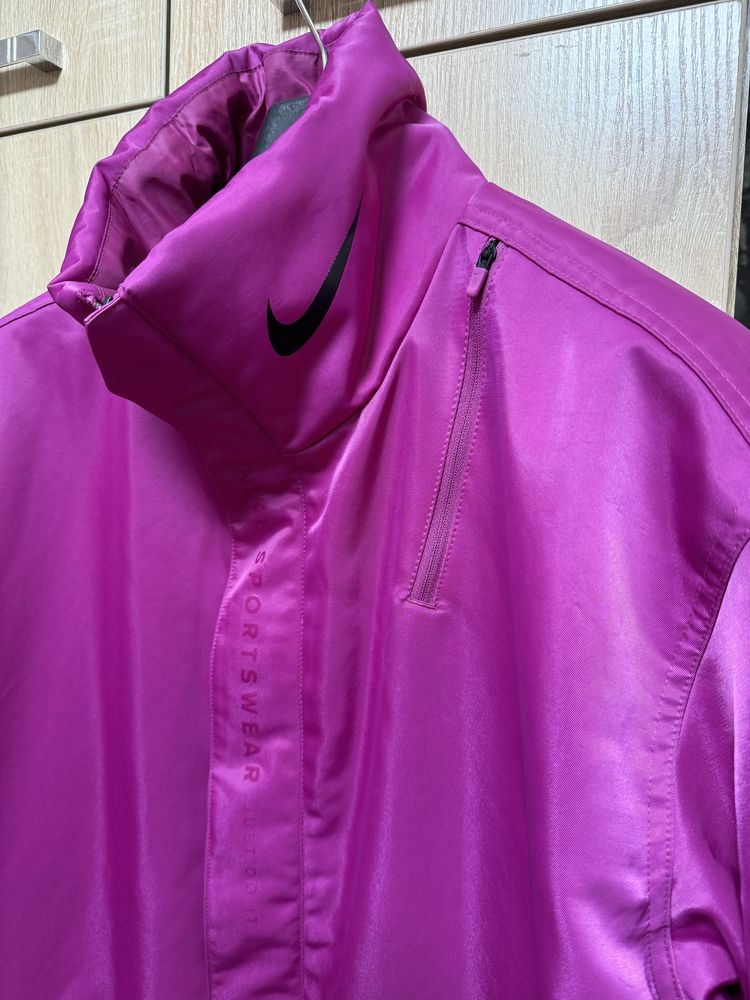 Куртка жіноча Nike thermore synthetic jacket фукси L оверсайз