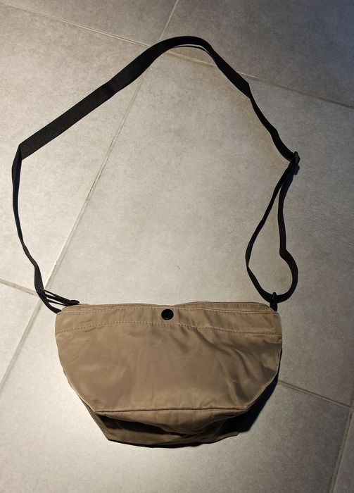 Сумка бананка Uniqlo