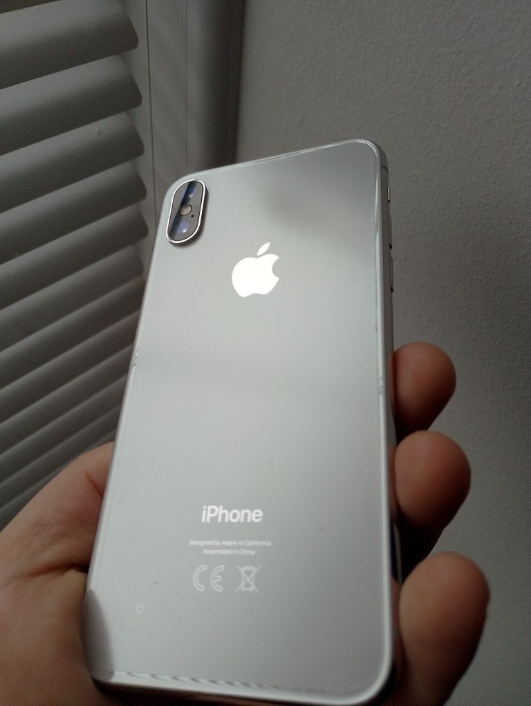 Продам iPhone 10.64gb.