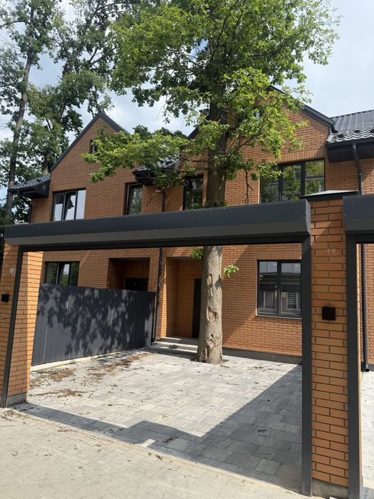 Таунхаус в центрі Ірпеня! Окремий двір!