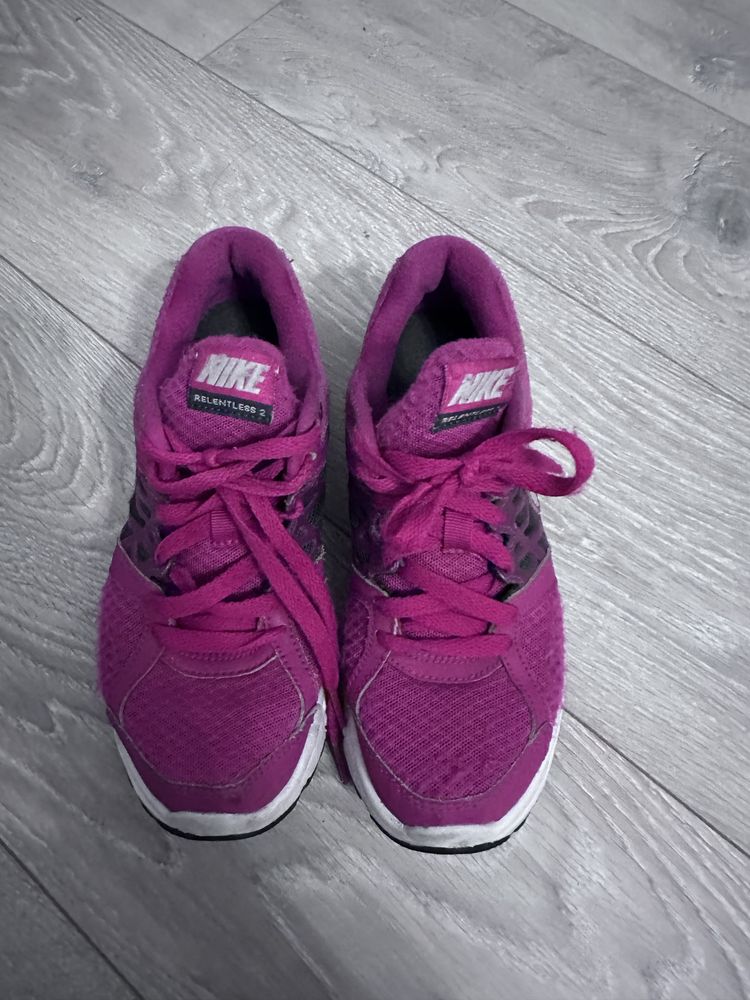 Sportowe buty Nike rozmiar 36,5