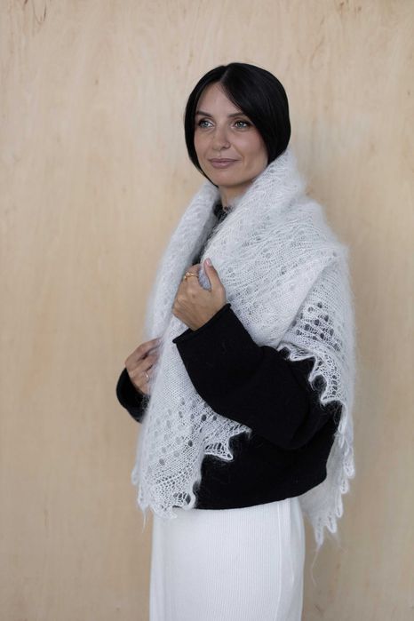 Chusta biała – Handmade z naturalnej wełny koziej