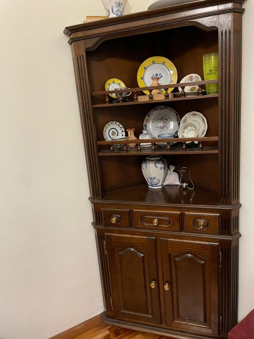 Móvel de canto vintage elegante
