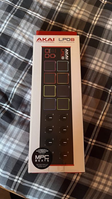 Akai LPD8.