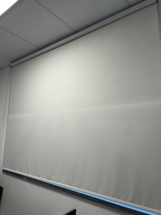 Estore de rolo. Comprado ha um ano.