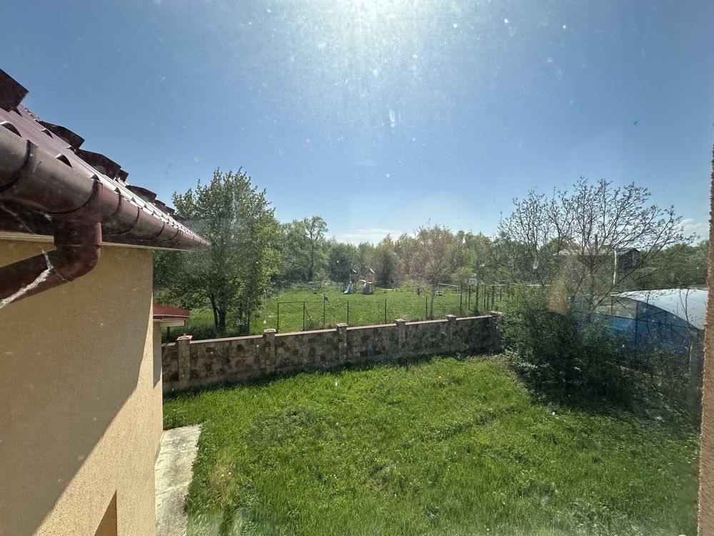 Продам особняк вул. Коновальця з балконами та гаражем площа 170м2