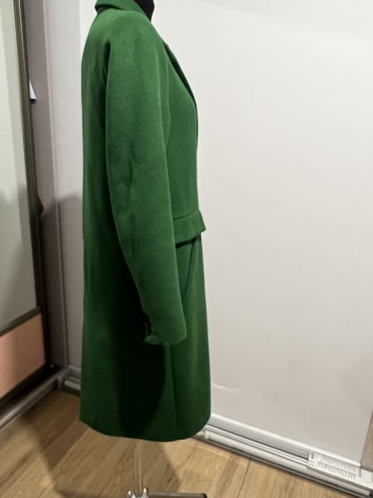 Пальто зелене Stradivarius  . Утеплене . Розмір М