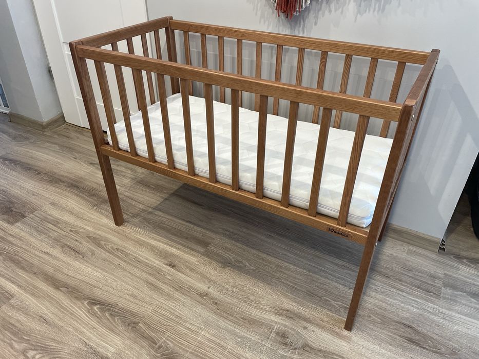 Łóżeczko niemowlęce z materacem Woodies