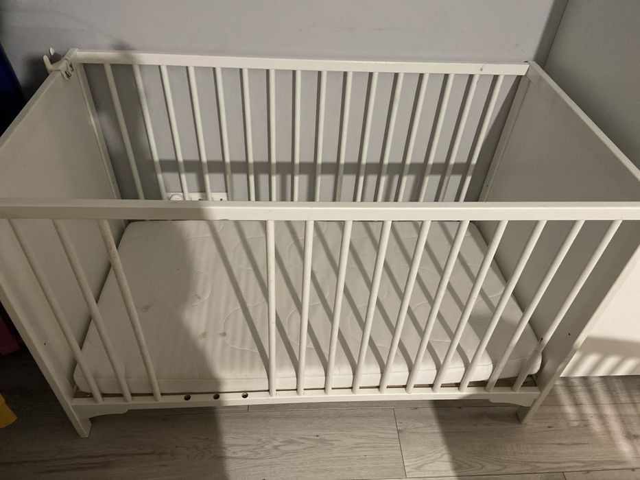wymienie za dwa kinder jajka lozeczko z materacem
