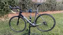 B’TWIN Mach 720 CF, karbonowy rower szosowy na osprzęcie Shimano 105