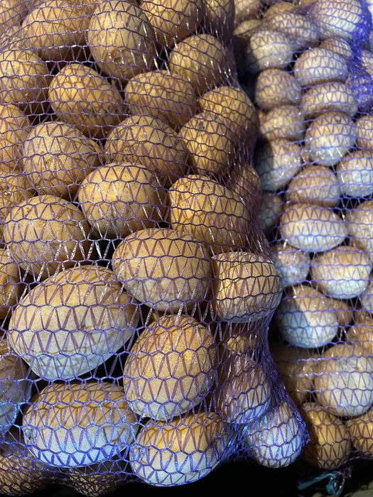 Продається домашня смачна картопля, сорт “Melody”, всередині жовта.