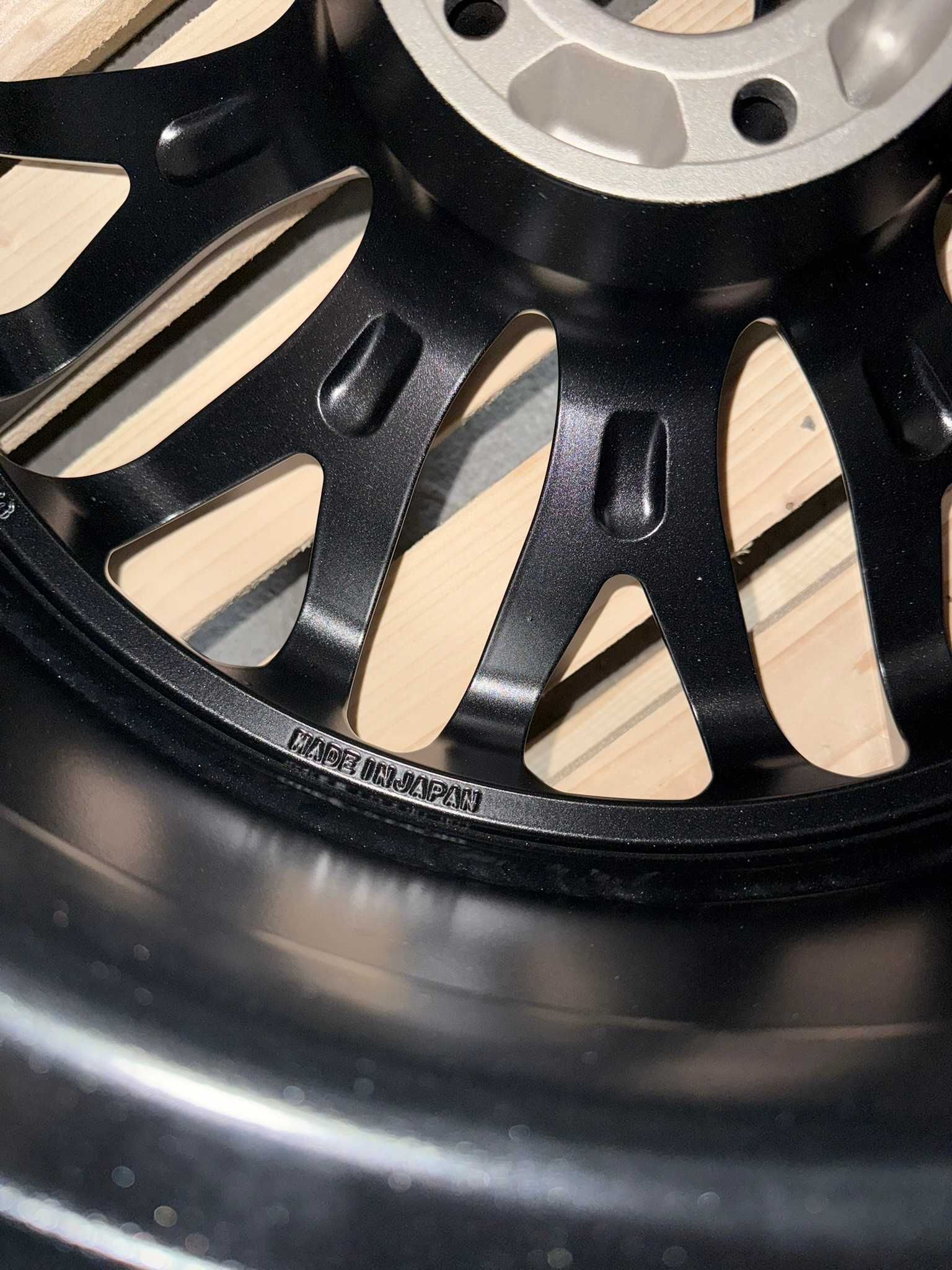 Felgi Vossen VWS-2 19" 9.5J ET27 5x114.3 – grafitowe, po regeneracji