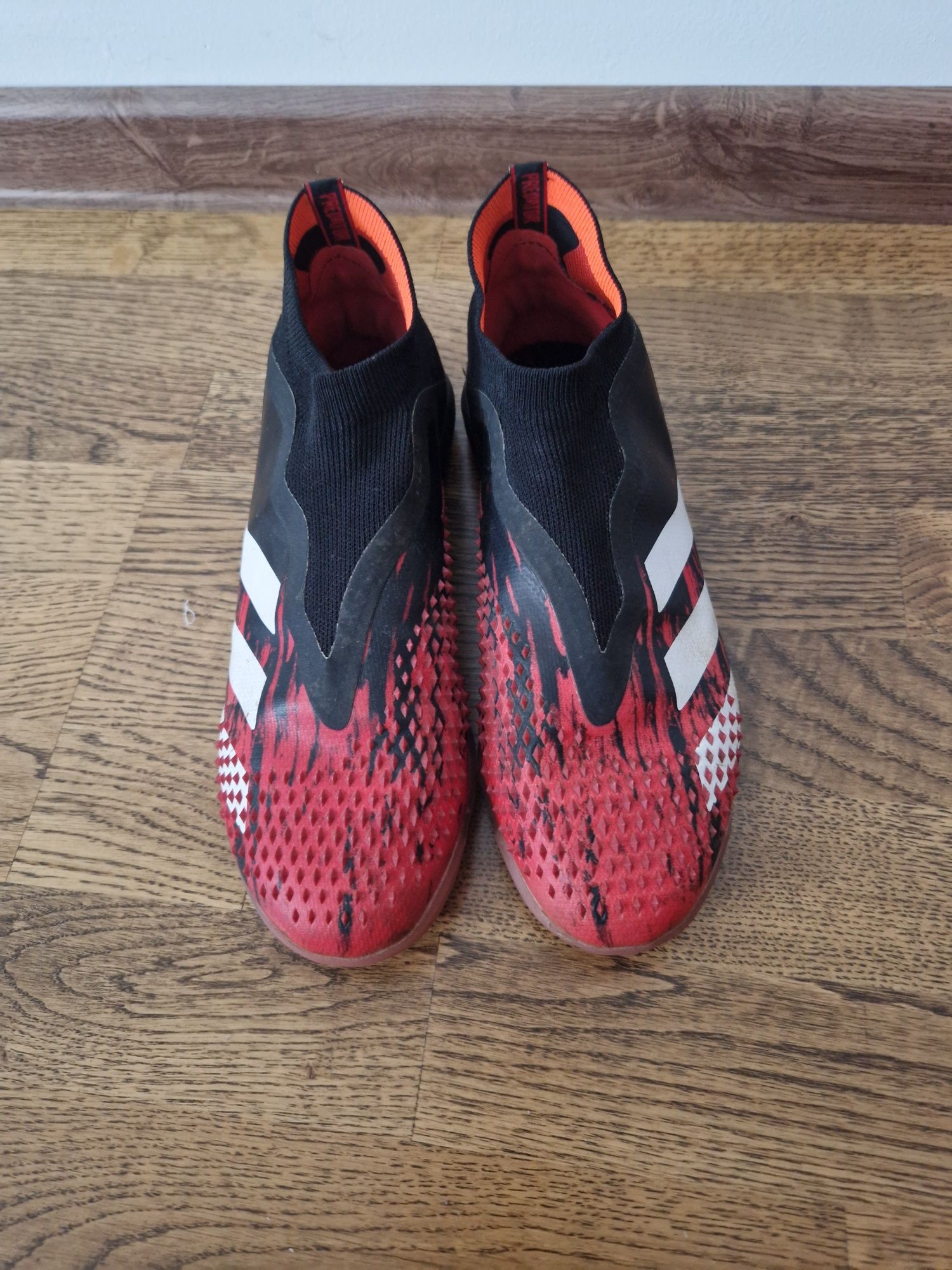 Adidas predator сороконіжки