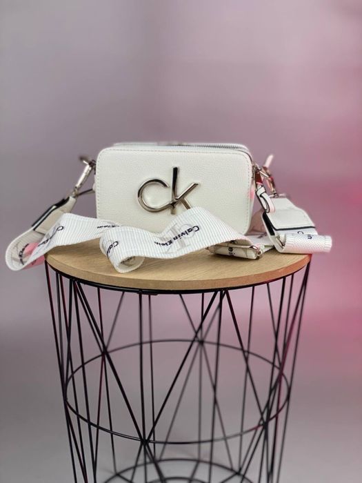 Сумка Calvin Klein для девушек  Белая сумочка от Келвин Кляйн