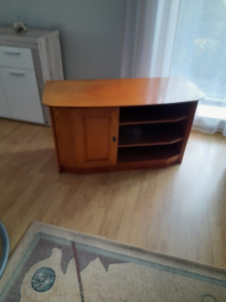 Stolik pod telewizor