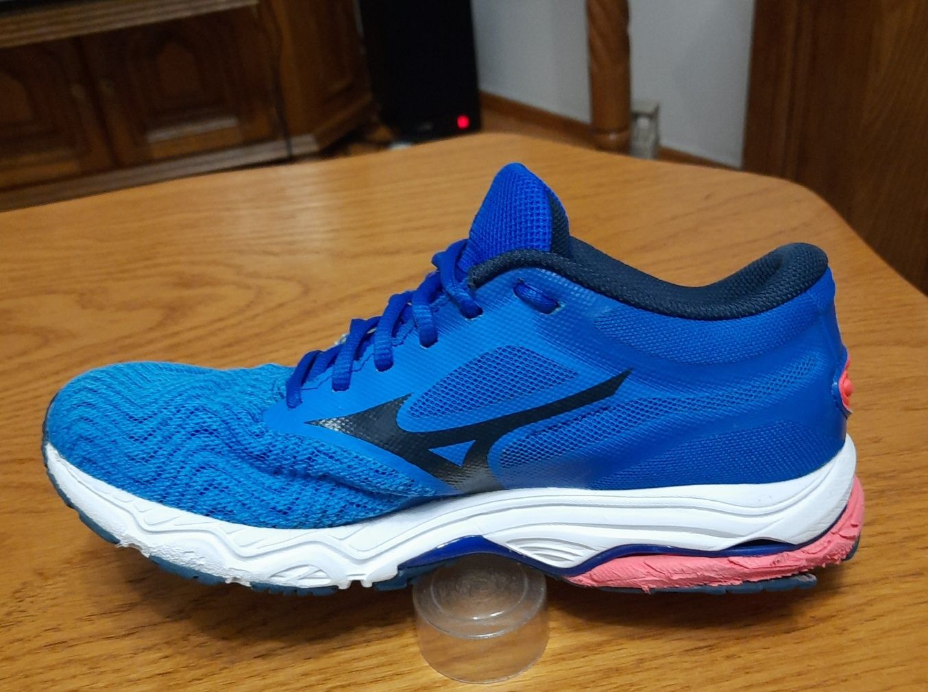 Кросівки Mizuno Wave Prodigy 4 (розмір 38/24см) в ідеальному стані