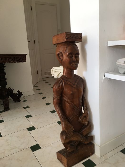 Rzeźba  kobiety z drewna afrykańskiego z XIX w, org.