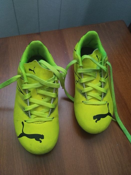 Chuteiras com pitons - marca Puma