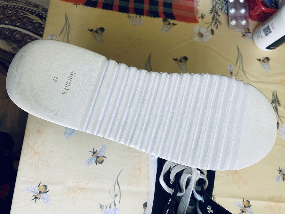 Кеди Жіночі Нові Bershka Роз 37/24