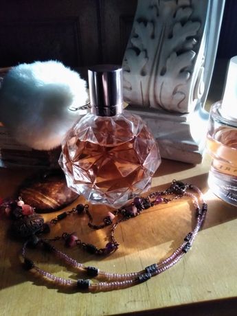 Piękny,słynny zapach Ariana Grande ARI edp 100 ml.