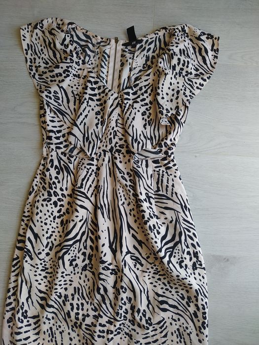 Sukienka kremowa we wzory