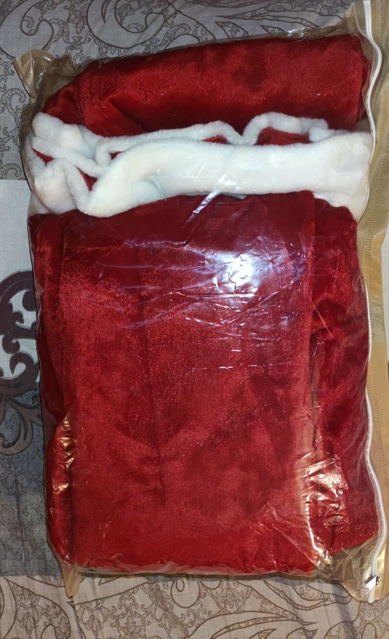 Продам костюмы Снегурки и Дед Мороза (Николая).