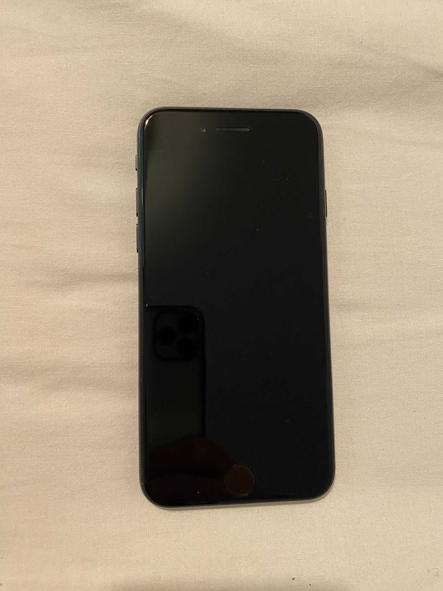 iPhone SE (2022) em excelente estado c/ cabo de carregamento