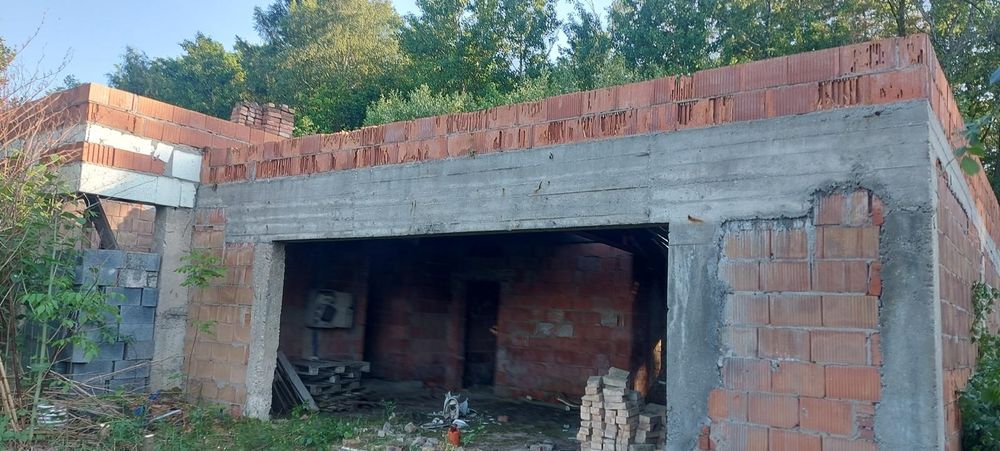 Dom jednorodzinny w budowie w Chudowie