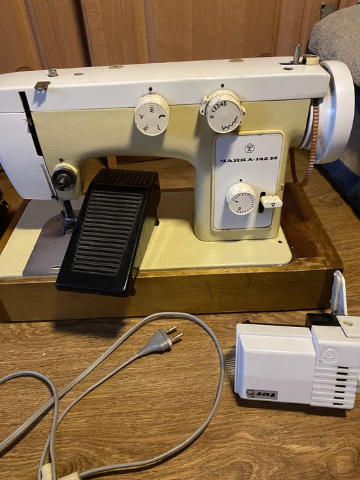 Швейная машинка Чайка -142 М