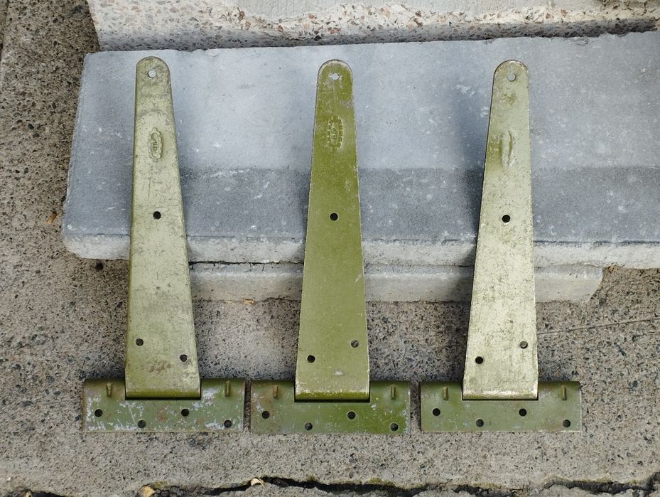 Петлі,завіси залізні на двері.