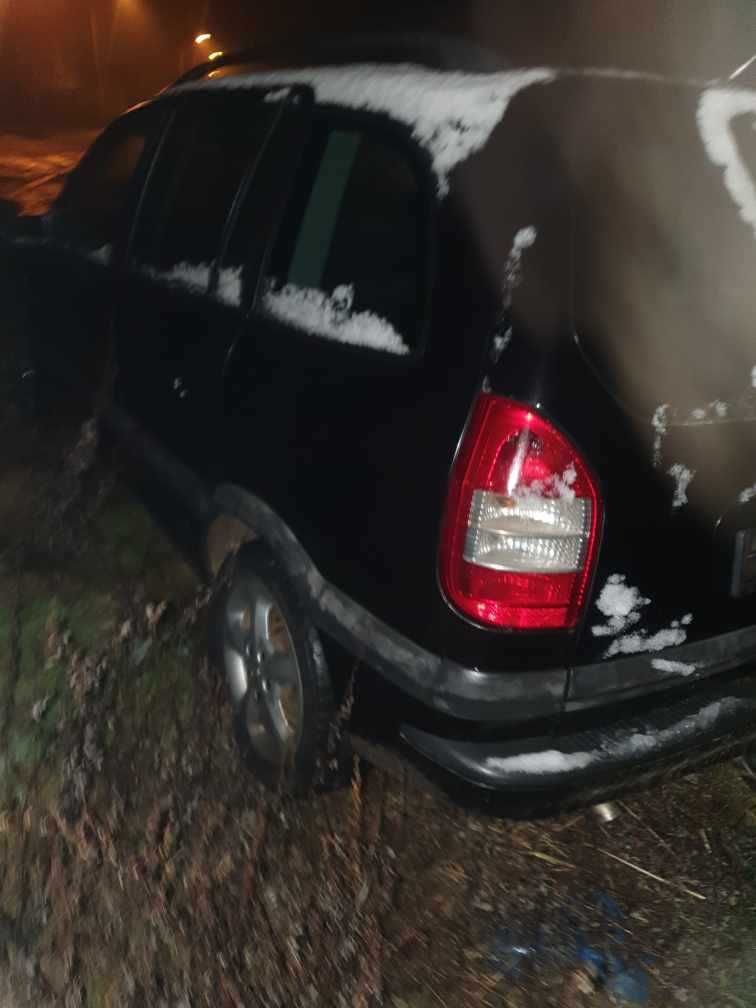 Opel Zafira A 2.0 diesel czarny metalik, kod lakieru Z20R na części