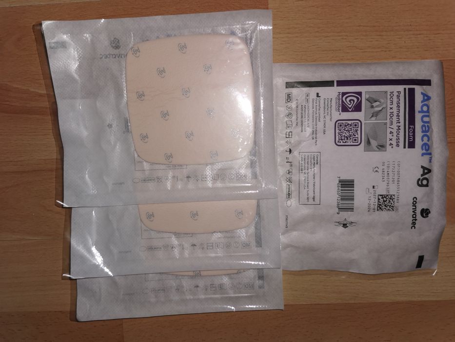 Opatrunek chłonny Aquacel Foam Ag 10 cm x 10 cm