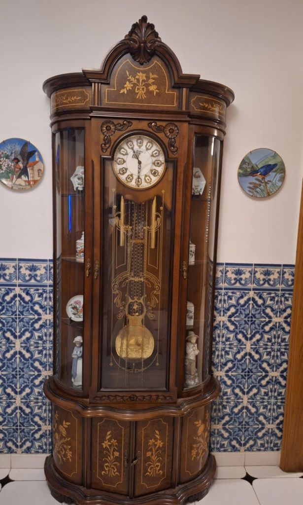 Relógio de pé alto