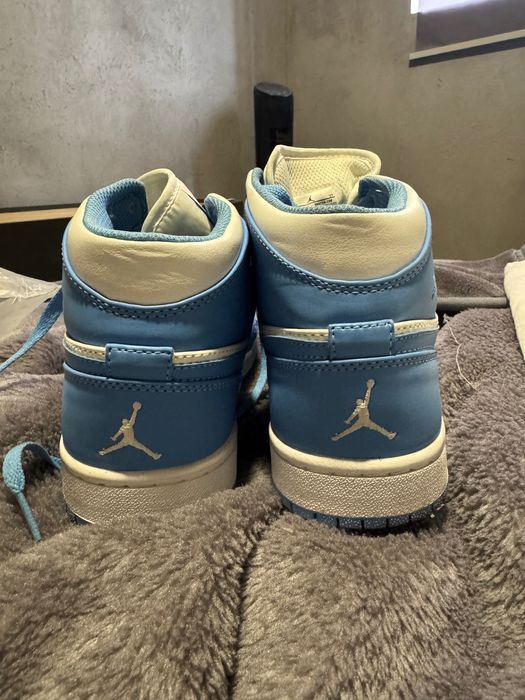 Air Jordan 1 Mid blue