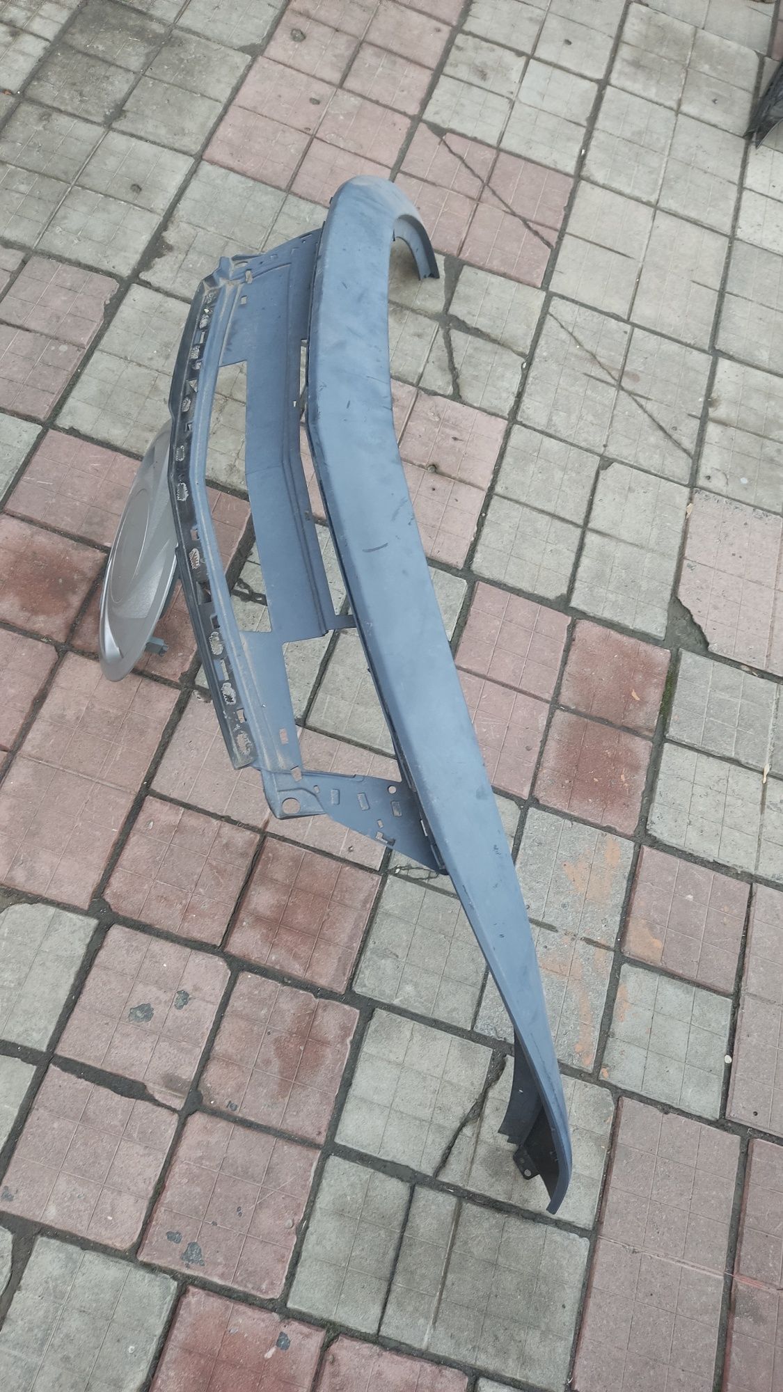 Chevrolet Impala  верхняя облицовка бампера 20946780   Шевроле